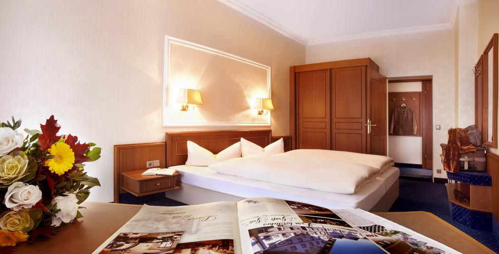 Post-Hotel Mittenwald Bagian luar foto