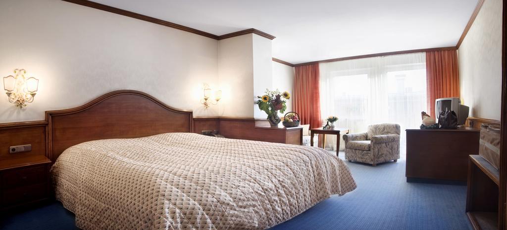 Post-Hotel Mittenwald Bagian luar foto